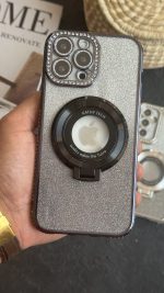 قاب موبایل ( آیفون - سامسونگ ) کلاسیک دور نگین طرح مگسیفیت استندشو - تصویر 4