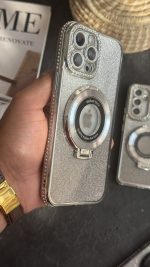 قاب موبایل ( آیفون - سامسونگ ) کلاسیک دور نگین طرح مگسیفیت استندشو - تصویر 5