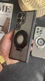 قاب موبایل ( آیفون - سامسونگ ) کلاسیک دور نگین طرح مگسیفیت استندشو - تصویر 7