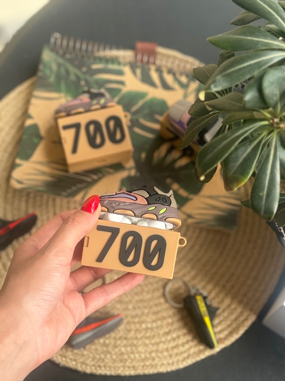 0491ba.jpeg کاور ایرپاد Adidas YEEZY 700 (کدa0076) - تصویر 1