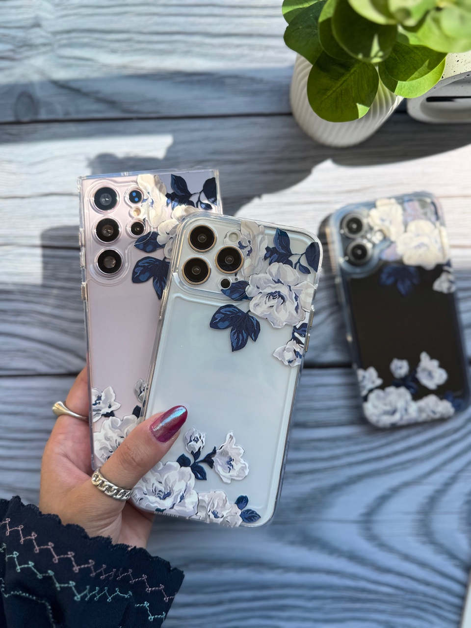 c4d8f4.jpeg قاب White Rose آیفون ، سامسونگ ، شیائومی (کدC2049) - تصویر 1