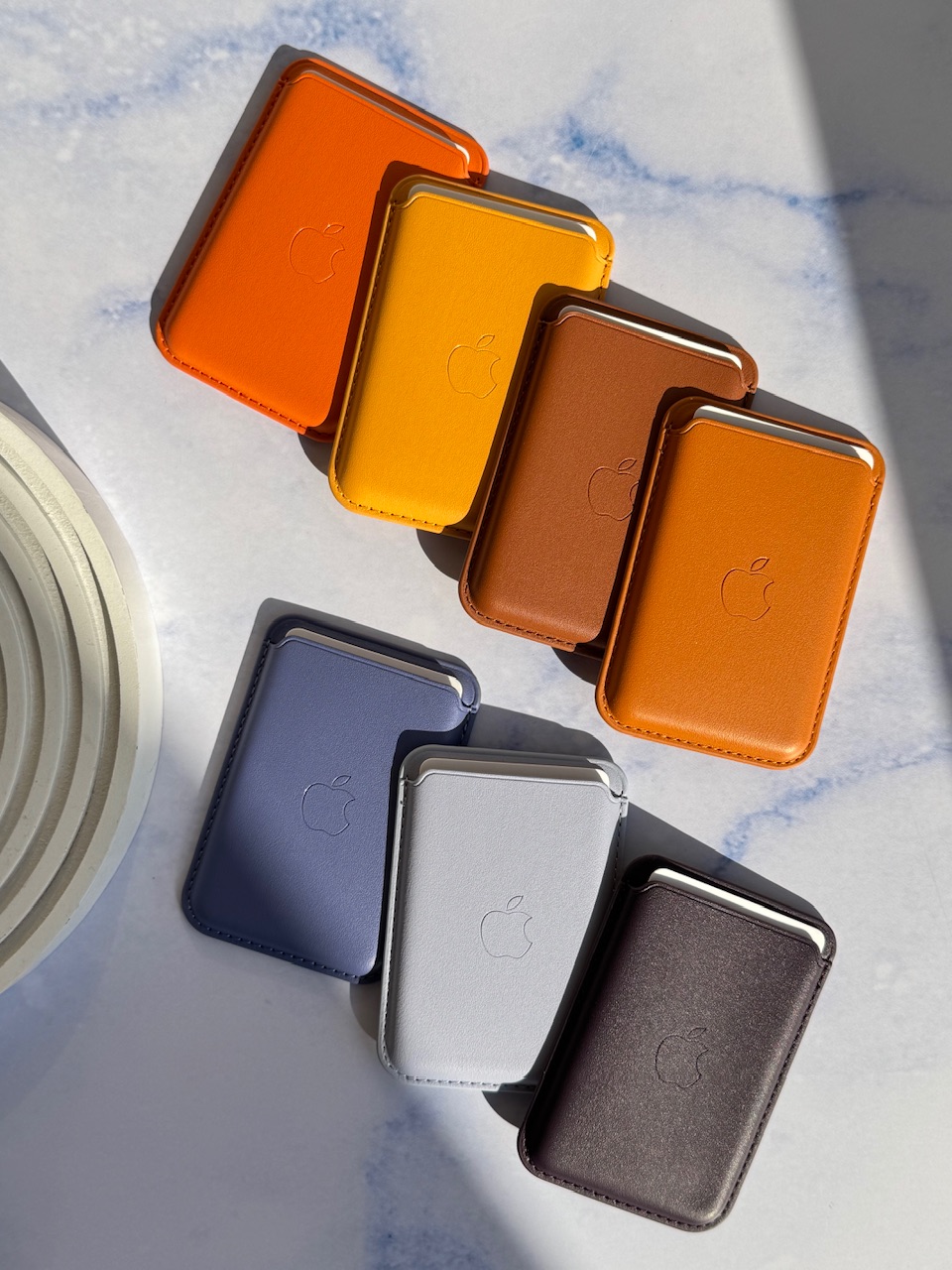 5aa9bb.jpeg جاکارتی مگ سیف اپل Leather wallet magsafe (کدa0069) - تصویر 1