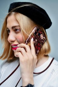 قاب موبایل آیفون فلاور آیلیش قهوه ای به همراه دو عدد بند کوتاه و بلند - تصویر 3