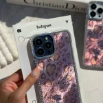 قاب آیفون پلنگی قلبی نگین دار صورتی - تصویر 2