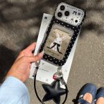 قاب آیفون کلاسیکارد خرگوش مشکی همراه با اویز و چارم ستاره - تصویر 4